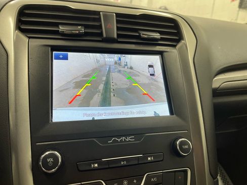 Used 2020 Ford Fusion SE image 12