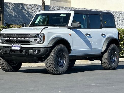New 2025 Ford Bronco Badlands image 8