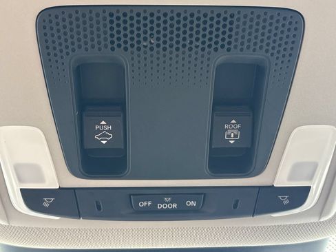 Used 2024 Honda Pilot Touring image 36