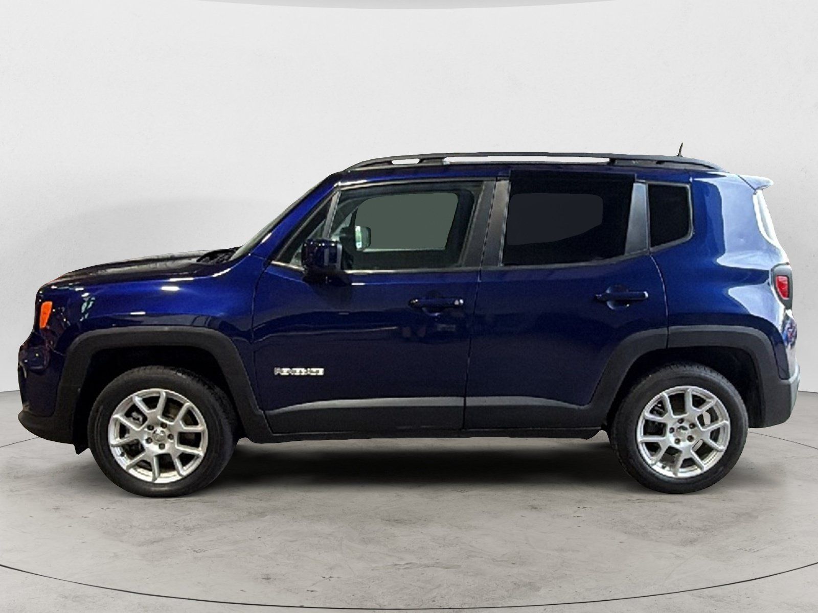 Used 2019 Jeep Renegade Latitude w/ Cold Weather Group AWD/4WD image 3