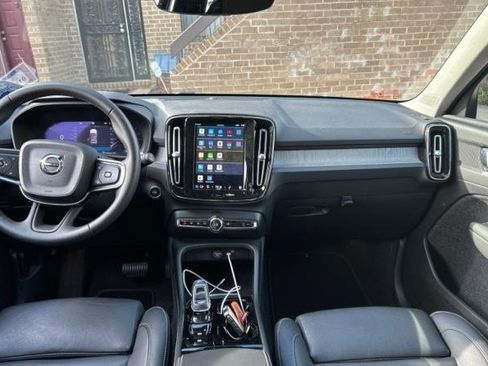 Used 2024 Volvo XC40 B5 Plus image 2