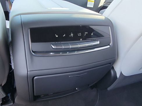 Certified 2025 Cadillac Escalade Premium Luxury Platinum image 21