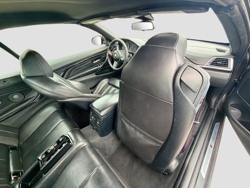 Used 2018 BMW M4 Convertible w/ Competition Package RWD image 29
