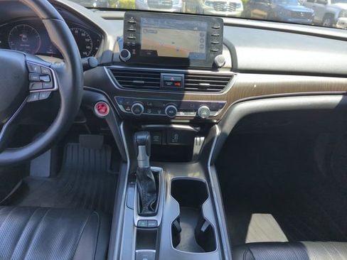 Used 2018 Honda Accord Touring image 24