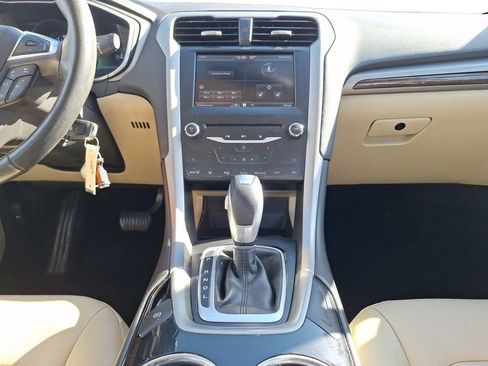 Used 2014 Ford Fusion SE w/ Equipment Group 502A image 17