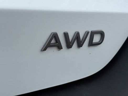 Used 2025 Nissan Kicks SV AWD/4WD image 11