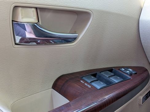 Used 2010 Toyota Venza AWD image 3