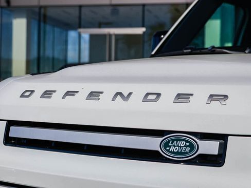 Used 2023 Land Rover Defender 110 S image 11