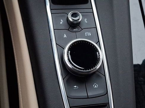 Used 2024 Cadillac Escalade Premium Luxury w/ Performance Package image 33