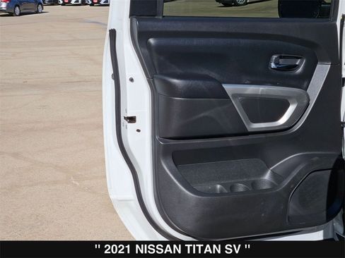 Used 2021 Nissan Titan SV w/ Accessory Utility Package image 18