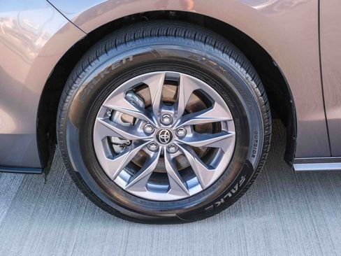 Certified 2024 Toyota Sienna XLE w/ XLE Plus Package AWD/4WD image 10