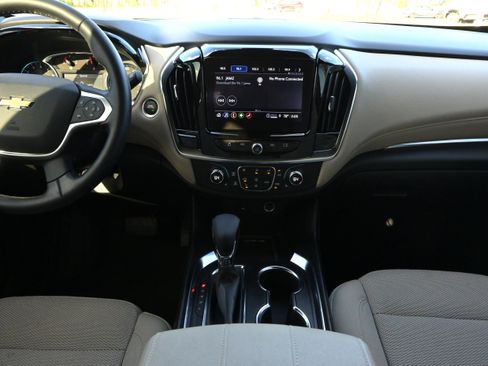 Used 2023 Chevrolet Traverse LT image 11