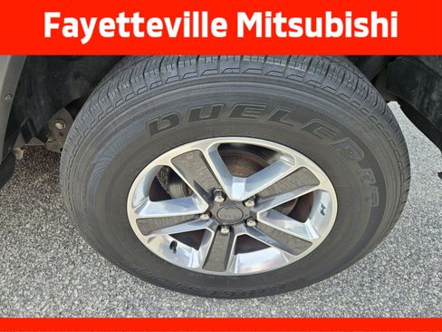 Used 2018 Jeep Wrangler Unlimited Sahara AWD/4WD image 8