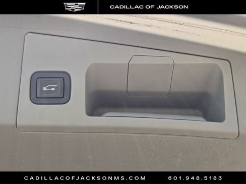 Used 2017 Cadillac XT5 Premium Luxury w/ Driver Assist Package FWD image 30