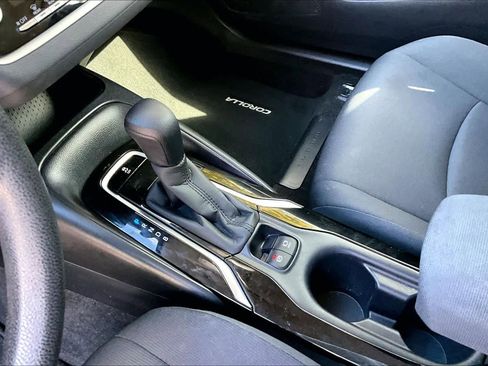 Used 2021 Toyota Corolla LE image 17