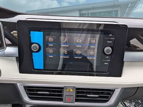 New 2026 Volkswagen Taos SE FWD image 18