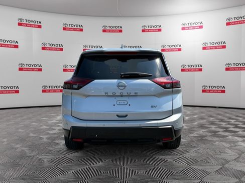 Used 2024 Nissan Rogue SV FWD image 6