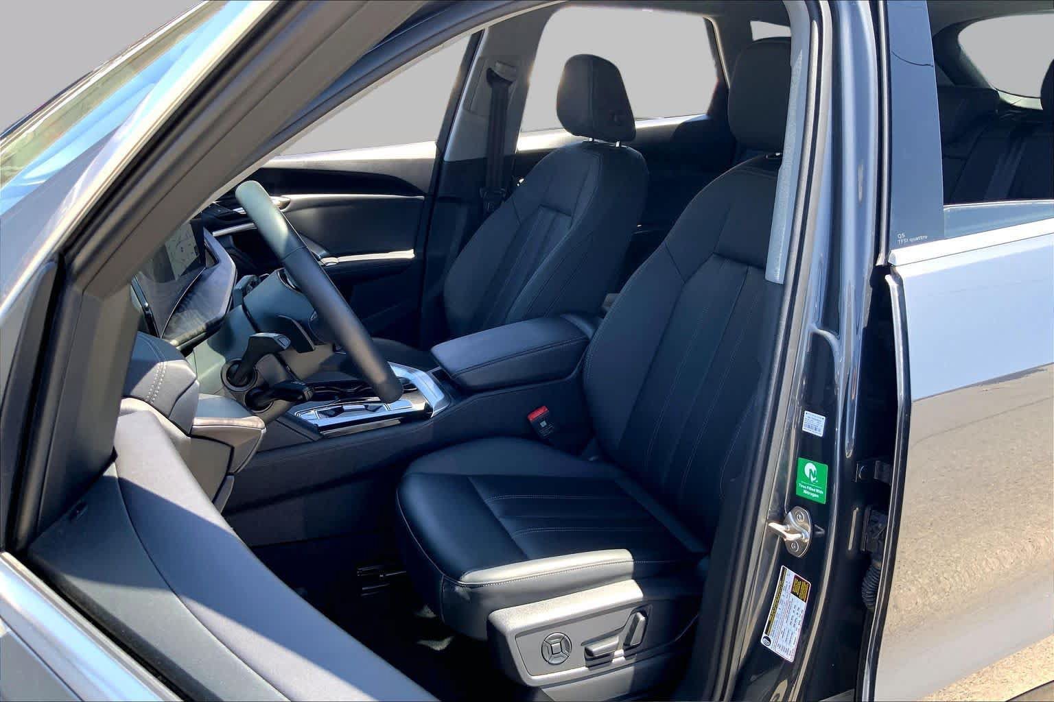 Used 2025 Audi Q5 Premium Plus w/ Premium Plus AWD/4WD image 8