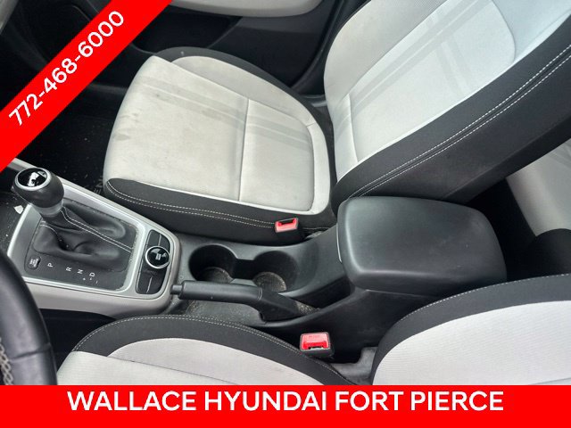 Used 2023 Hyundai Venue SEL w/ Cargo Package FWD image 4