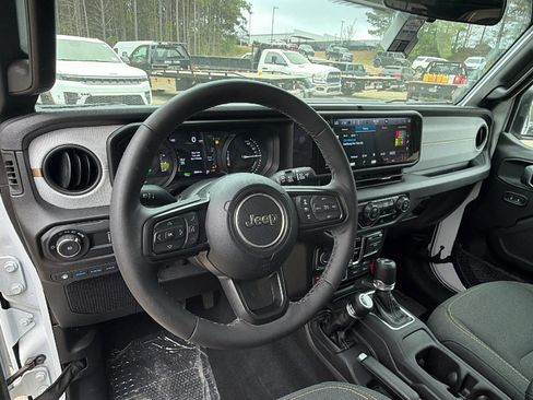 Used 2025 Jeep Wrangler Willys image 24