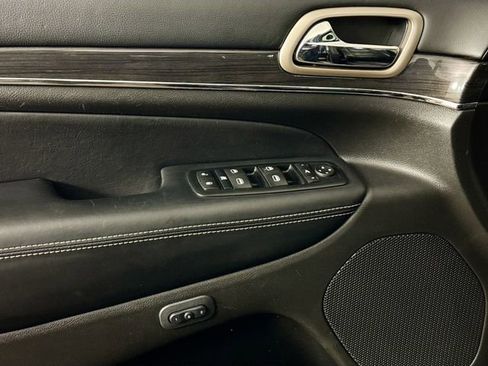 Used 2015 Jeep Grand Cherokee Overland w/ Advanced Technology Group AWD/4WD image 25