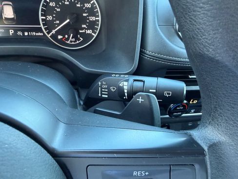 Used 2024 Nissan Rogue SV AWD/4WD image 18