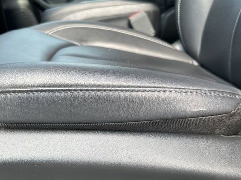 Used 2025 Chrysler Pacifica Select image 23