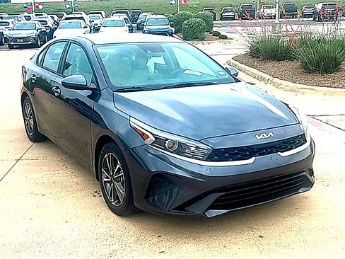 Used 2023 Kia Forte LXS FWD image 4