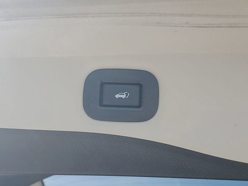 Used 2018 Nissan Rogue SL w/ Premium Package FWD image 14