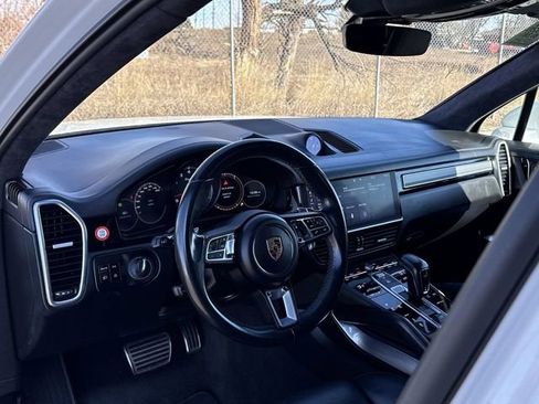 Used 2020 Porsche Cayenne Turbo image 21