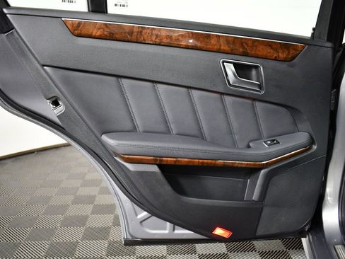 Used 2013 Mercedes-Benz E 350 Sedan image 34