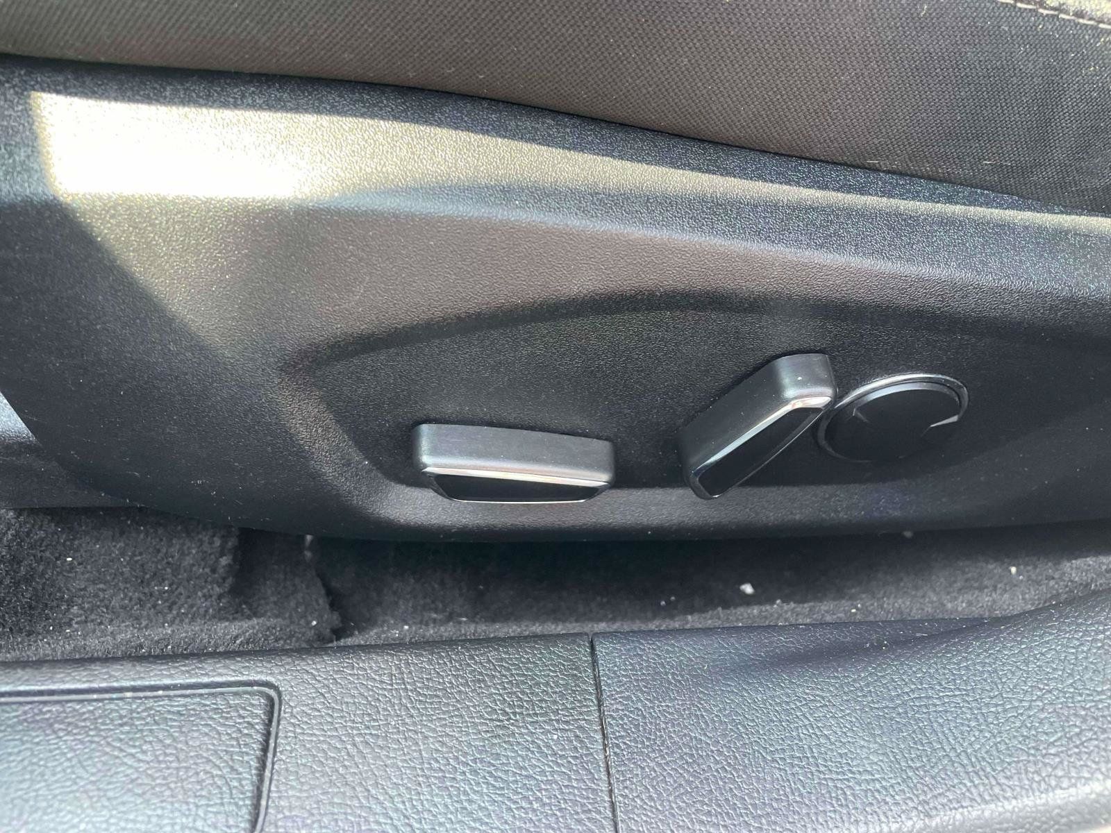 Used 2020 Ford Fusion SE FWD image 13