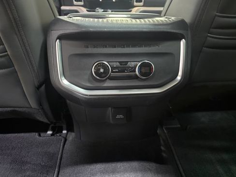 Used 2025 Ford Expedition Active AWD/4WD image 28