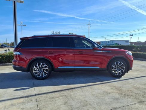 Used 2025 Lincoln Aviator 2WD image 8