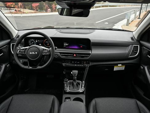 New 2026 Kia Seltos SX image 13