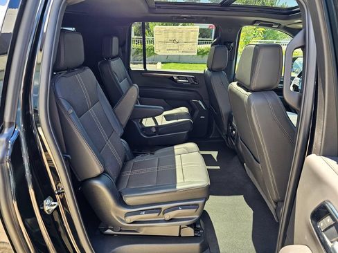 New 2026 Chevrolet Suburban High Country AWD/4WD image 12