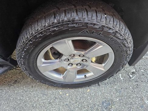 Used 2019 Chevrolet Tahoe LS w/ All-Season Package AWD/4WD image 18