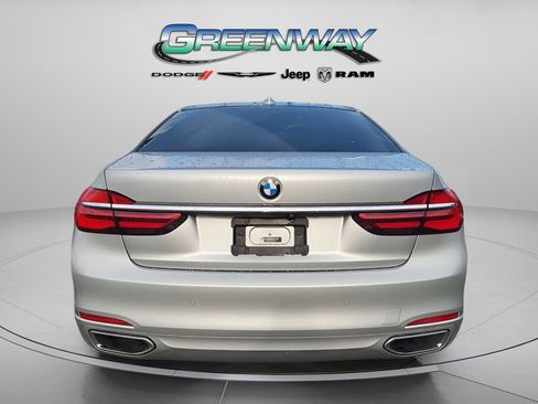 Used 2018 BMW 750i image 2