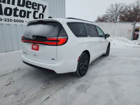 New 2026 Chrysler Pacifica Select w/ S Appearance Package image 18