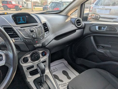 Used 2015 Ford Fiesta SE image 16