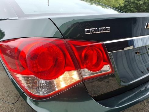 Used 2014 Chevrolet Cruze LS FWD image 30
