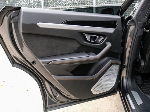 Used 2020 Lamborghini Urus image 47