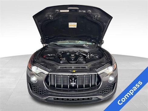 Used 2018 Maserati Levante AWD/4WD image 11
