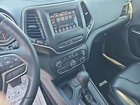 Used 2019 Jeep Cherokee Latitude Plus w/ Comfort/Convenience Group image 24