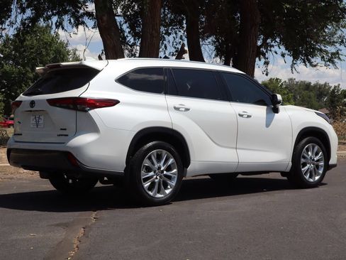 Used 2021 Toyota Highlander Limited AWD/4WD image 6