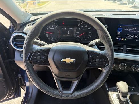 Used 2024 Chevrolet Trax LS w/ LS Convenience Package FWD image 24