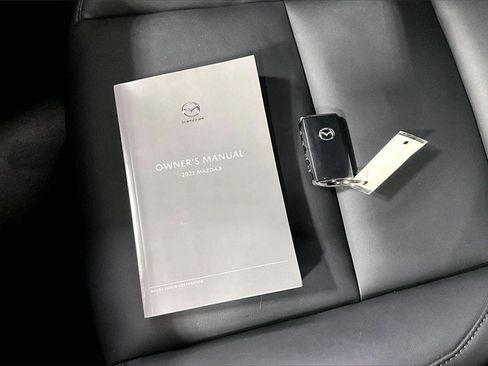 Used 2022 MAZDA MAZDA3 s image 32