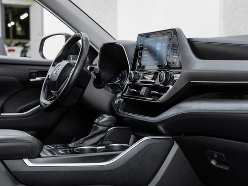 Used 2021 Toyota Highlander XLE image 35