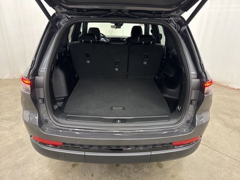 New 2025 Jeep Grand Cherokee Limited w/ Black Appearance Package image 29