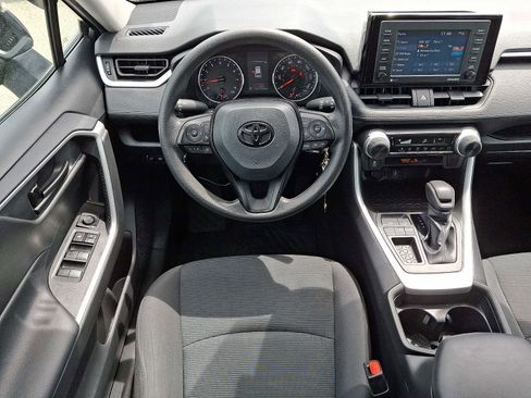 Used 2021 Toyota RAV4 LE FWD image 11